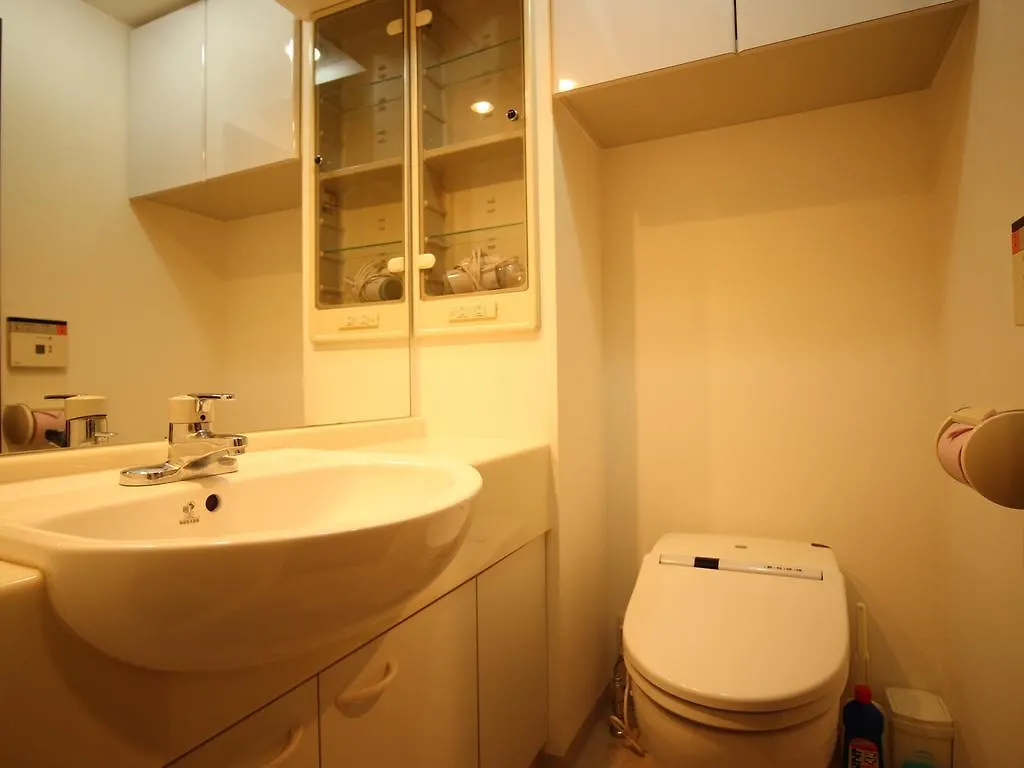 Apartment Palace Studio Kojimachi Tokyo