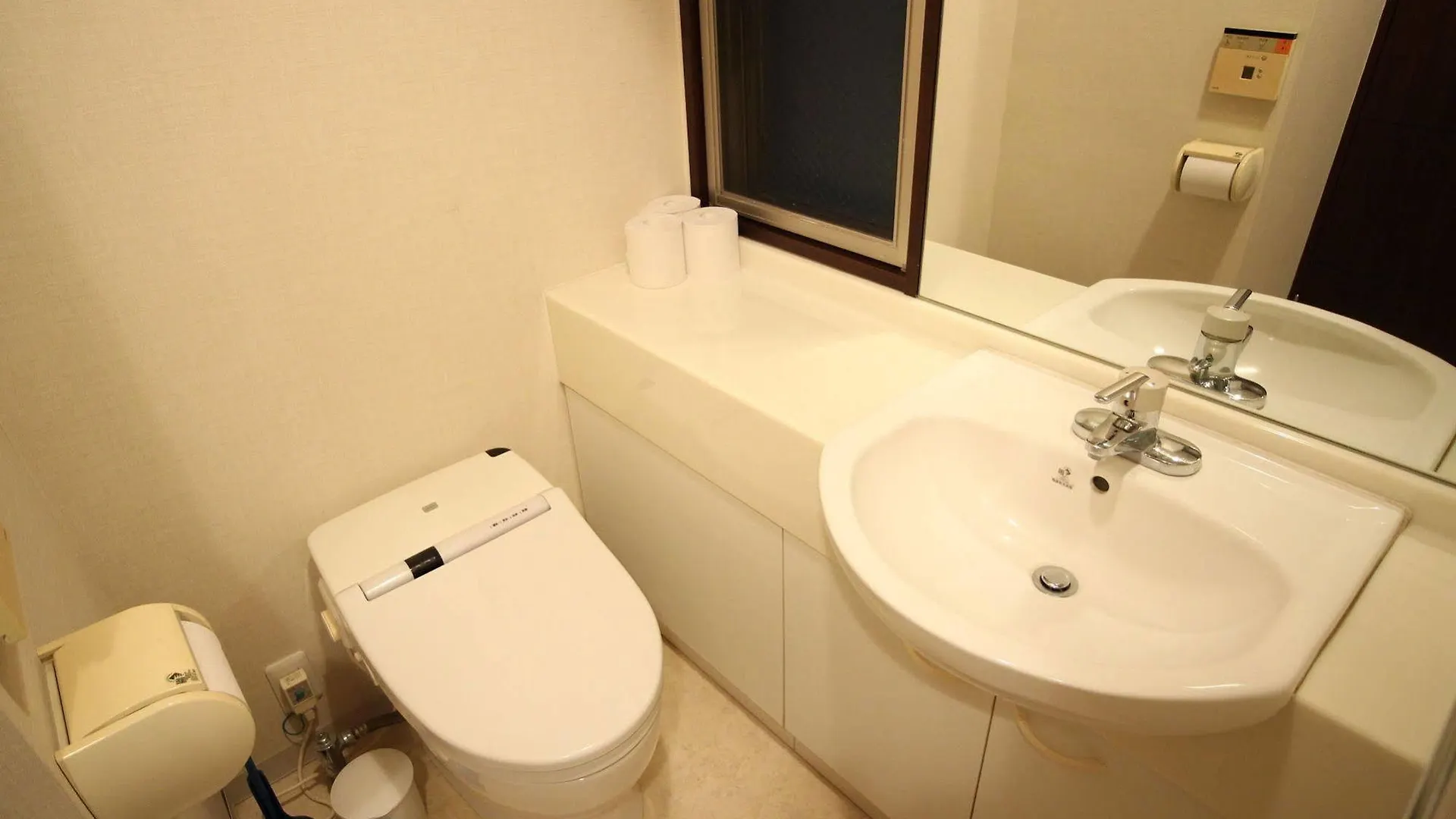 Apartment Palace Studio Kojimachi Tokyo