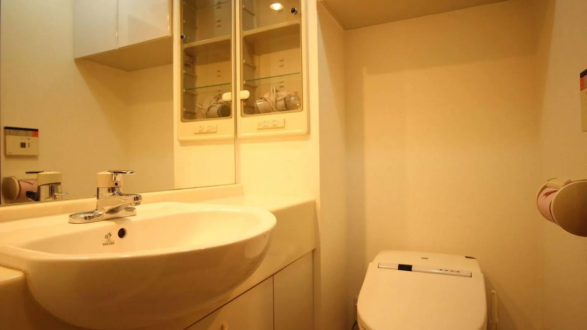 Palace Studio Kojimachi Tokyo Apartment