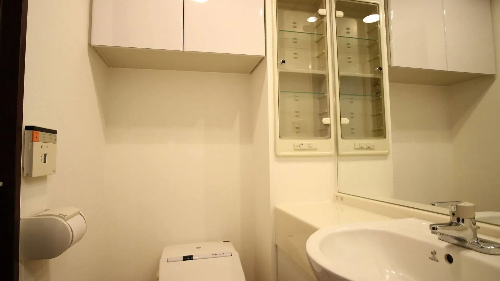 Apartment Palace Studio Kojimachi Tokyo