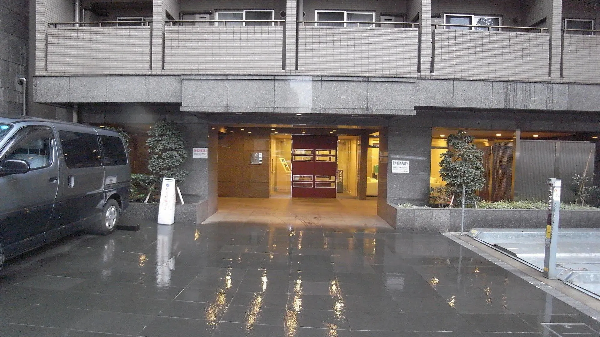 Palace Studio Kojimachi Tokyo Apartment